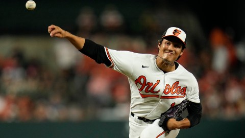 Shintaro Fujinami lanza durante un encuentro ante Chicago White Sox en 2023.