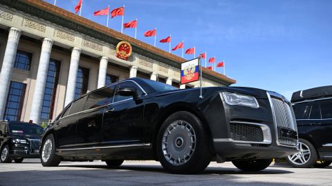 Auto Aurus Senat del presidente ruso Vladimir Putin estacionado en el Gran Salón del Pueblo, edificio del parlamento chino, durante el Foro de la Franja y la Ruta en Beijing.