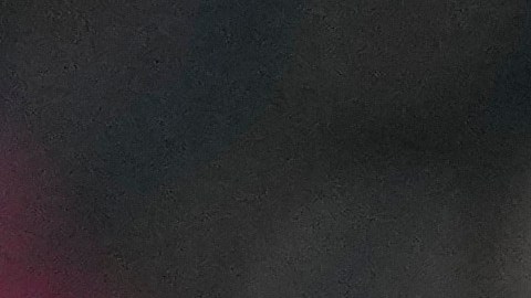 Michael Folorunsho disputa un balón ante Nicolo Barella en un encuentro ante Inter de Milan.