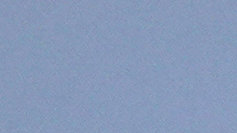 Vehículos del ejército israelí operan en el borde de la Franja de Gaza, visto desde el sur de Israel.