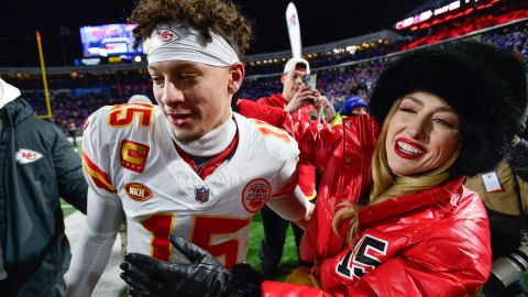 Brittany esposa de Patrick Mahomes deslumbra con su belleza en la edición aniversario de Sports Illustrated