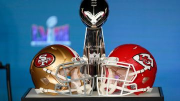 Chiefs y 49ers competirán por el trofeo Vince Lombardi en el Super Bowl 2024.