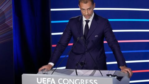 El presidente de la UEFA informó que se mantendrá en el cargo hasta el 2027.