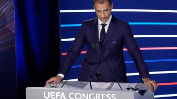 El presidente de la UEFA informó que se mantendrá en el cargo hasta el 2027.