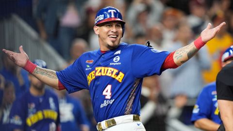 Wilson Ramos jugando para Venezuela en la Serie del Caribe.