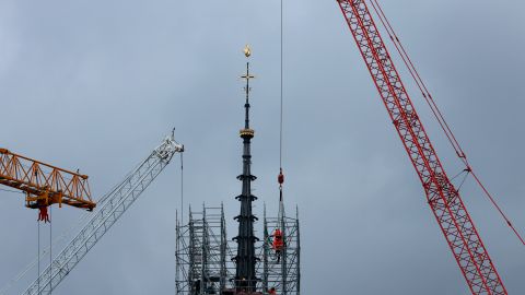 Nueva aguja en la catedrál de Notre Dame.