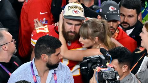 Travis Kelce y Taylor Swift celebrando el el Super Bowl LVIII