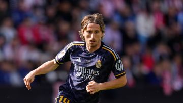 Reportes: Carlo Ancelotti habría ofrecido un puesto como asistente a Luka Modric en el Real Madrid