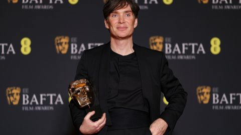 Cillian Murphy gana premio a Mejor Actor por “Oppenheimer” en los BAFTA.