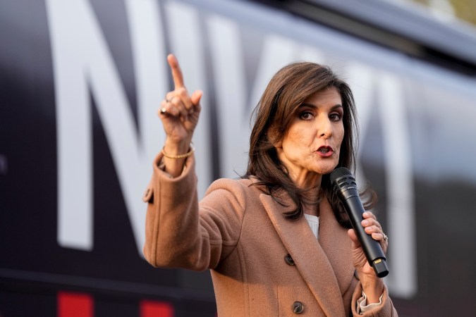 Nikki Haley arremetió contra Donald Trump por su cercanía con Vladímir Putin: “Rusia no es amigo”