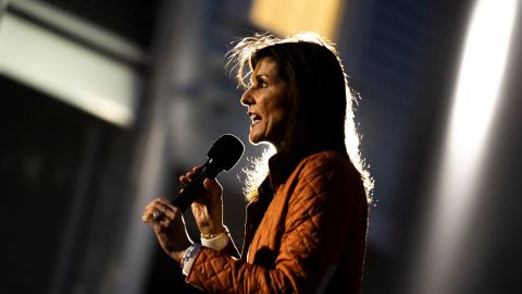 Nikki Haley apenas congregó a mil simpatizantes en Carolina del Sur a horas de las primarias