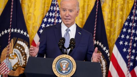 Biden dice que Trump "se jacta" de ser el responsable de que se haya revocado la ley que permitía el aborto.