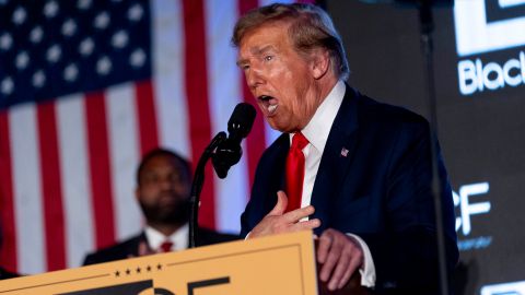 Donald Trump, habla en la Gala Anual de Honores BCF de la Federación Conservadora Negra en el Centro de Convenciones Metropolitano de Columbia.