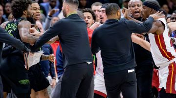 Una brutal pelea ocurrió entre los jugadores de los New Orleans Pelicans y los del Miami Heat.