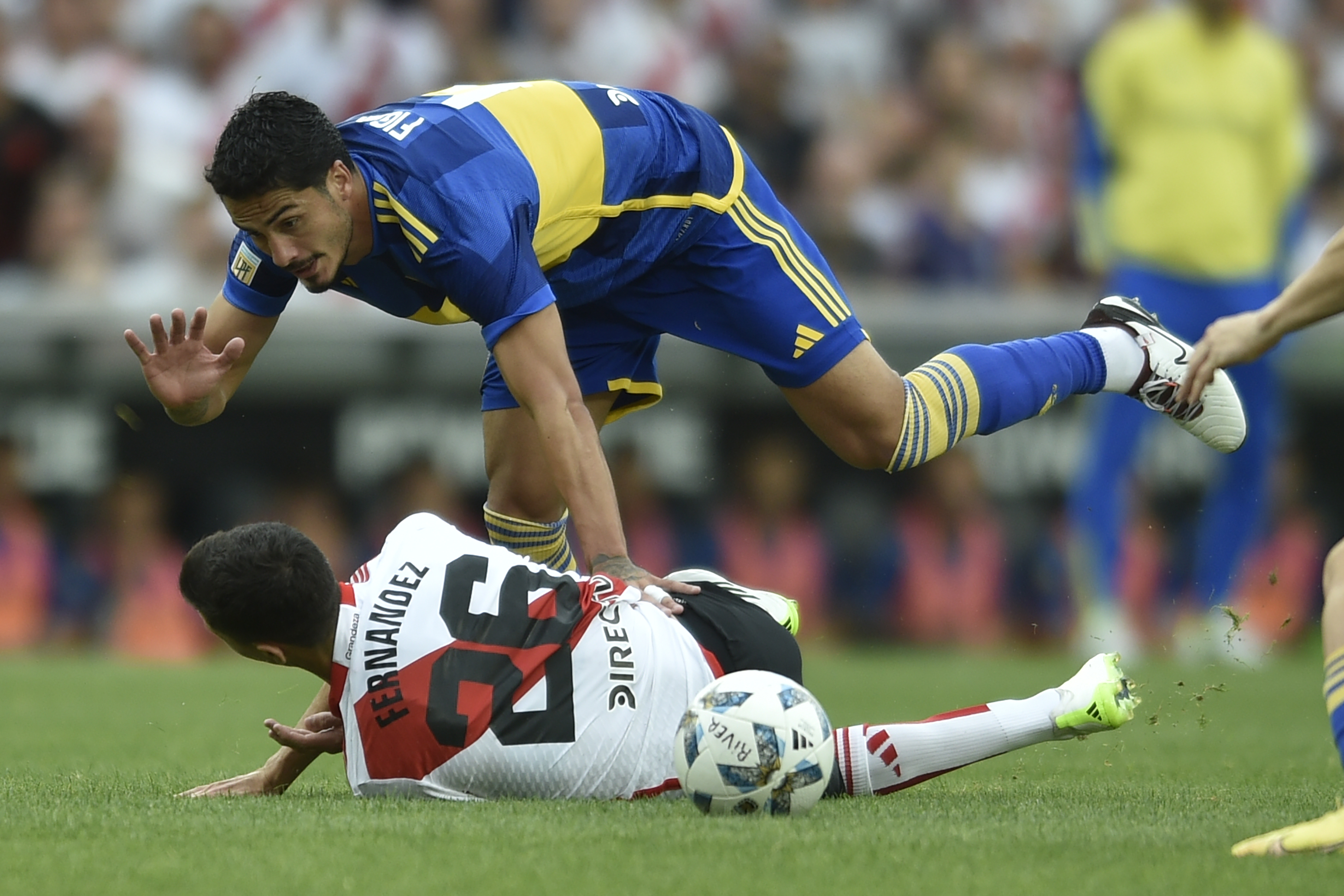 Boca Juniors Y River Plate Empataron A Un Gol En Un Intenso ...