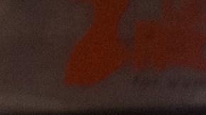 Numerosas celebridades destacadas en la música, el espectáculo y la filantropía modelaron trajes rojos creados por renombrados diseñadores.