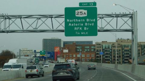 El Van Wyck Expressway luce renovado gracias a una millonaria inversión./Governor Office