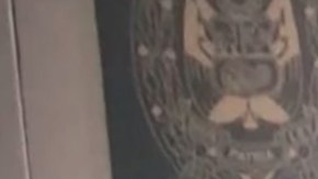 Un policía de Perú se disfraza de oso gigante de San Valentín para detener a delincuente.