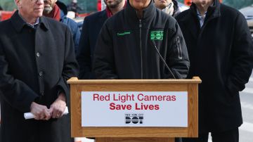 El comisionado del Departamento de Transporte de la Ciudad de Nueva York (NYC DOT), Ydanis Rodríguez, busca ampliar el programa de las cámaras en los semáforos.