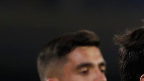 Jugadores de Pumas de la UNAM festejan el triunfo ante Santos Laguna en la Liga MX.