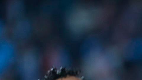 El delantero polaco del FC Barcelona Robert Lewandowski (c) celebra su segundo gol en el partido entre el Celta de Vigo y FC Barcelona.