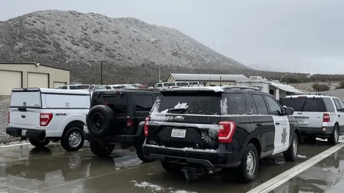 El Departamento de Bomberos del Condado de San Diego junto al Servicio Forestal de los EE. UU., la Patrulla Fronteriza de los EE. UU., el Departamento del Sheriff del Condado de San Diego y Patrulla Aérea Civil de California en la búsqueda de los tripulantes. (Foto: Departamento de Bomberos del Condado de San Diego)