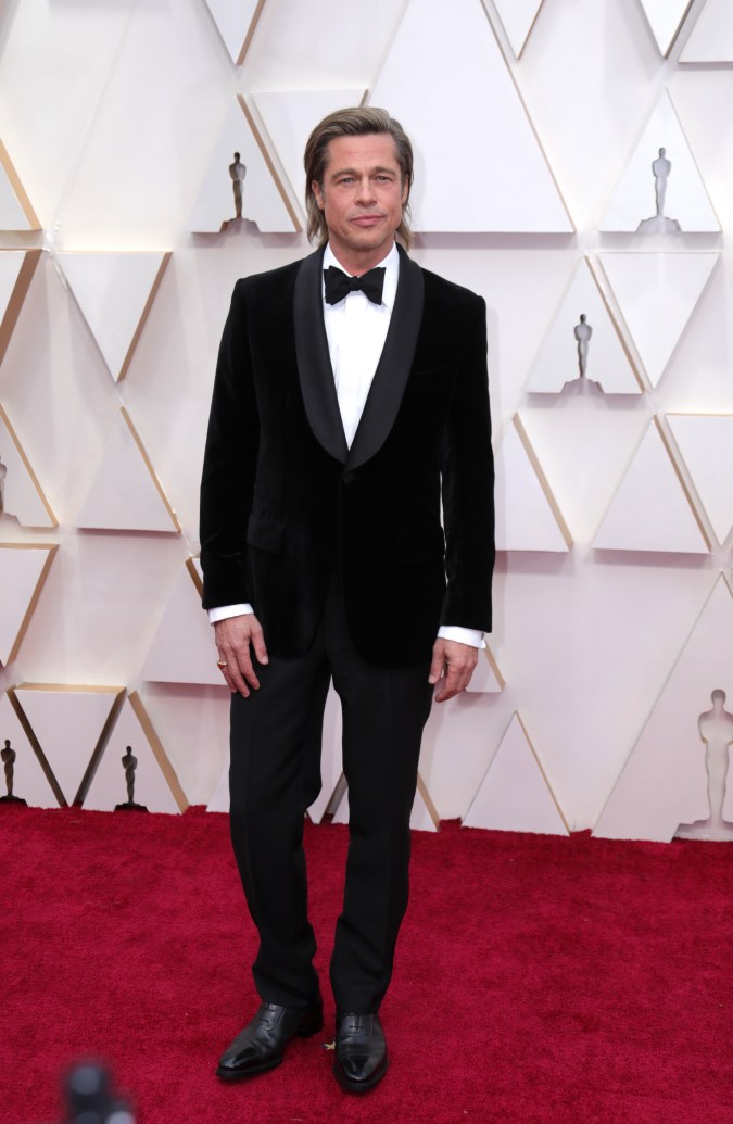 Brad Pitt posando.