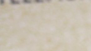 Rosalía posando en una alfombra roja.