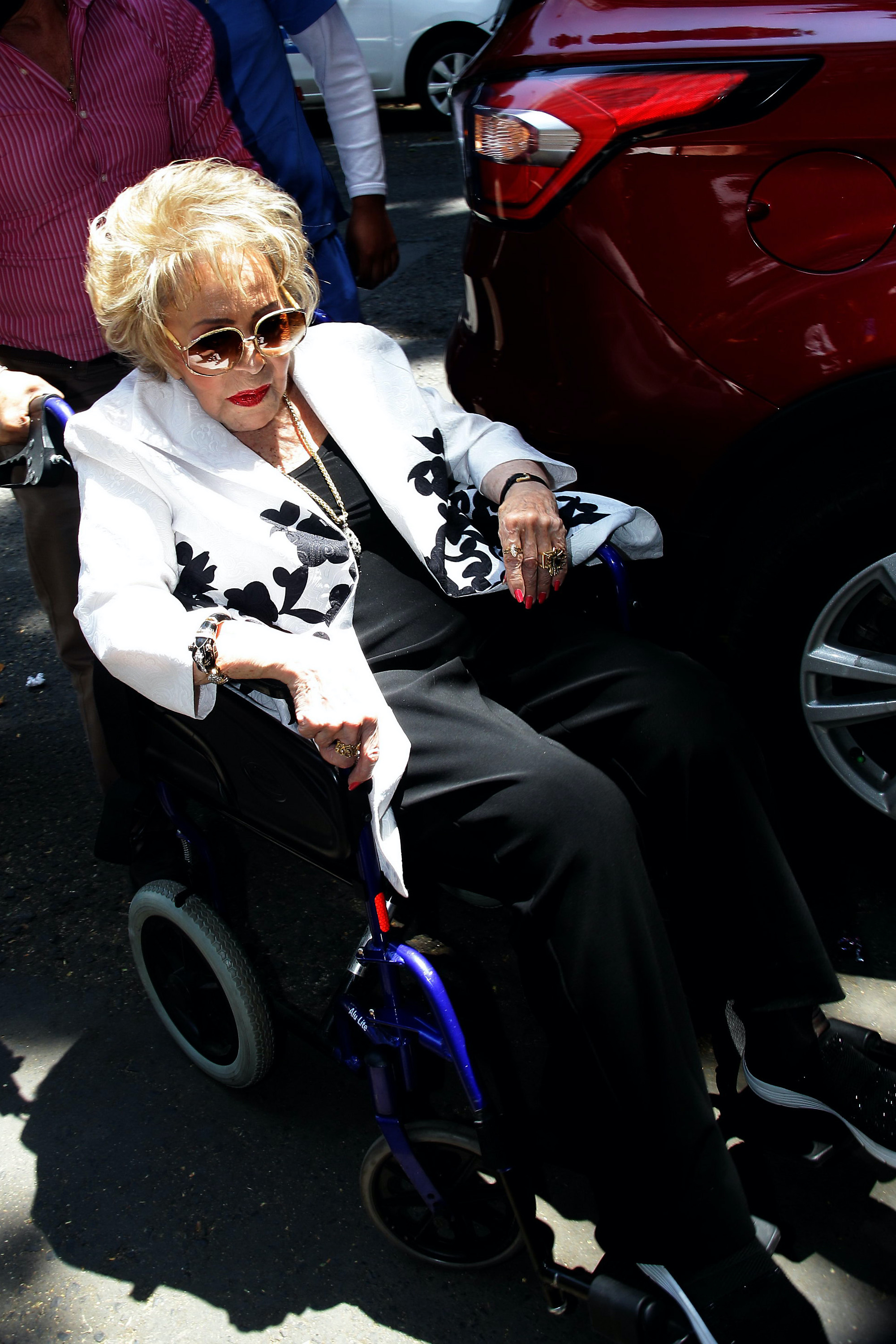 Silvia Pinal estaría reaccionando bien al tratamiento médico y pronto volverá a casa.