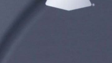 Karol G posando en un alfombra roja.