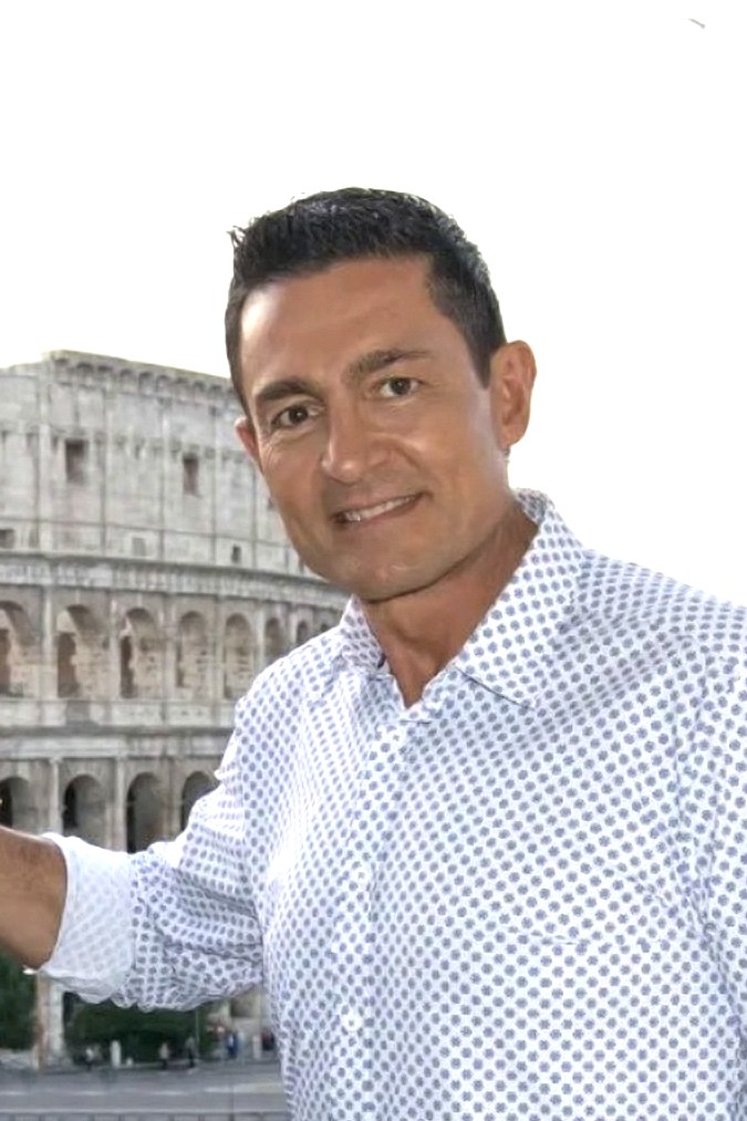 Fernando Colunga posando.