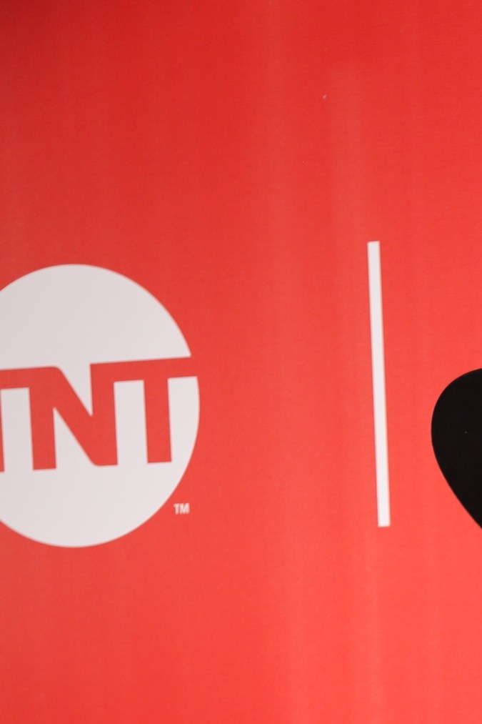 Carin León posando.