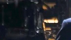 Luis Miguel actuando en un show.