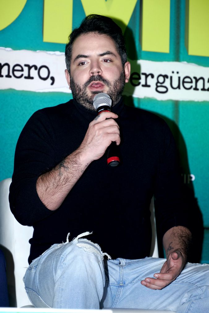 José Eduardo Derbez llamó la atención al mencionar que tiene un féretro en su casa.