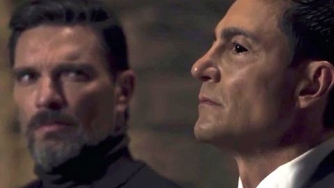 Julián Gil y Fernando Colunga posando.