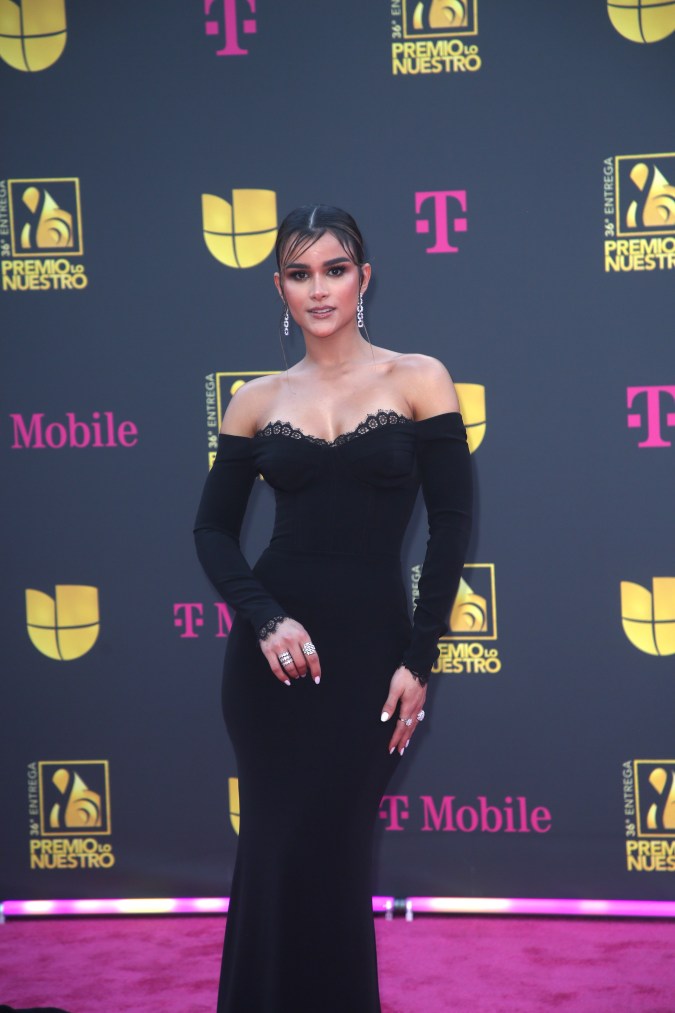Clarissa Molina posando.