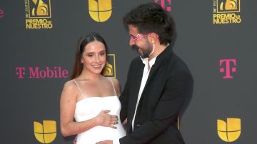 Evaluna Montaner y Camilo luciendo el segundo embarazo de la cantante.
