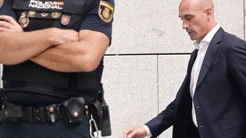 Luis Rubiales llega a declarar durante su juicio.