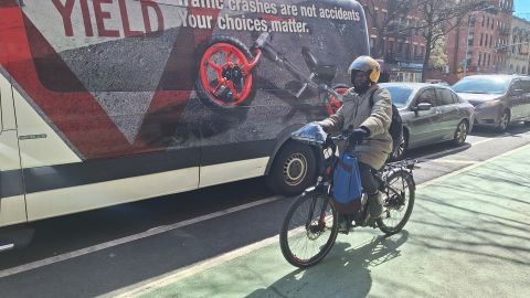 La estrategia incluye videos e información para que los nuevos ciclistas sepan conducir de forma segura.