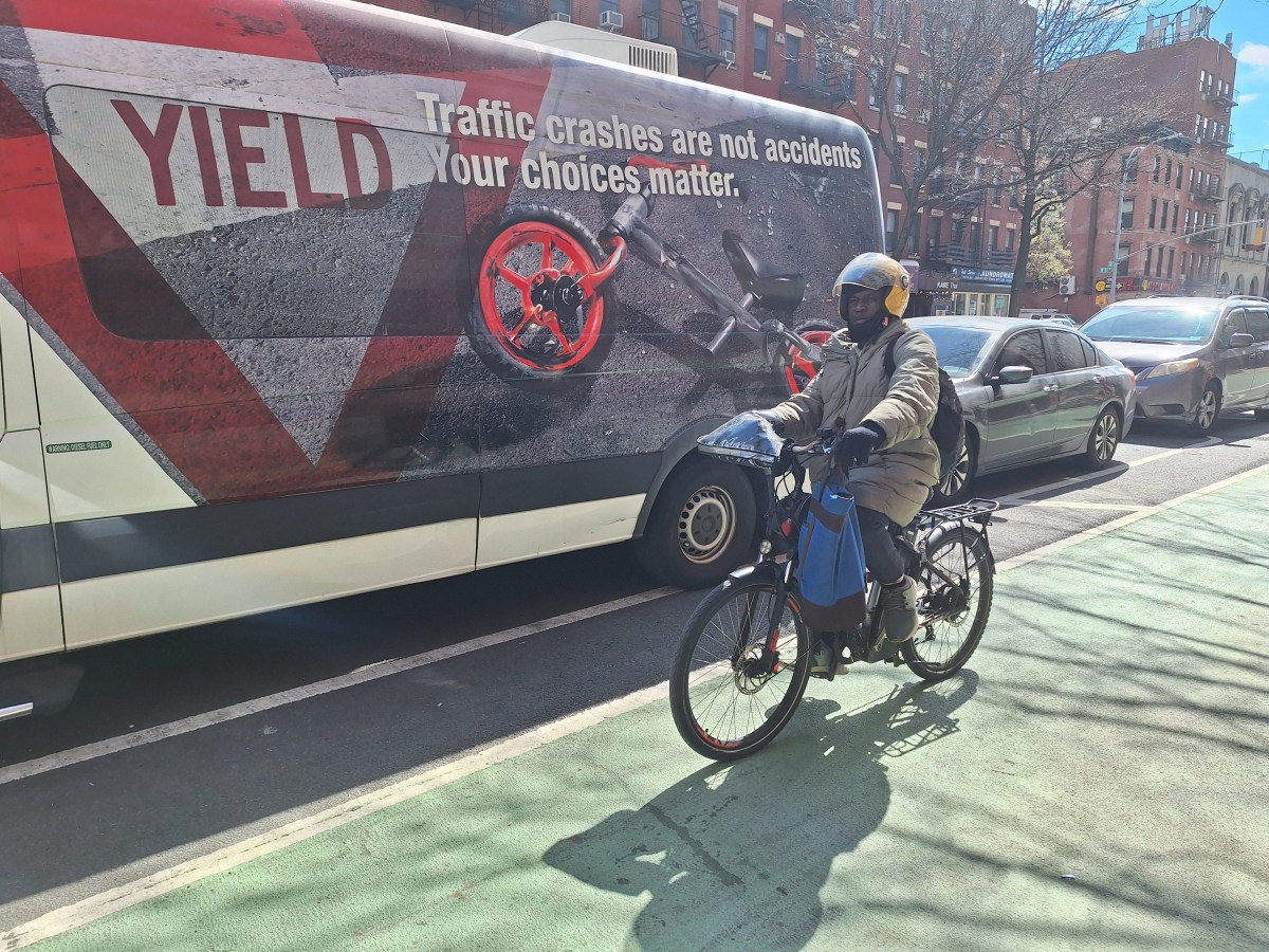 NYC lanza campaña educativa para evitar más tragedias y accidentes causados por bicicletas eléctricas