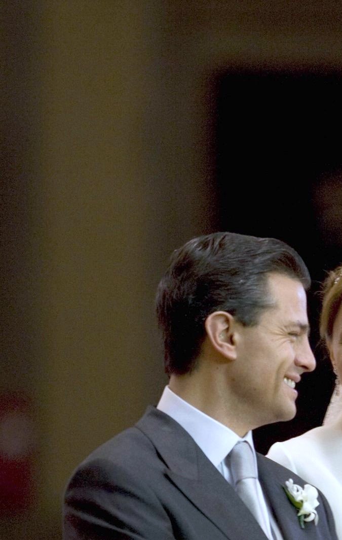 Enrique Peña Nieto y Angélica Rivera el 27 de noviembre de 2010 en su boda religiosa.
