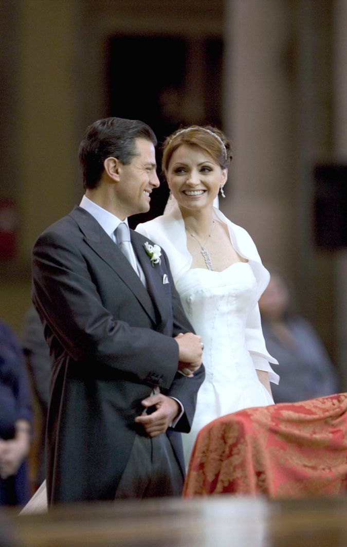 Enrique Peña Nieto y Angélica Rivera el 27 de noviembre de 2010 en su boda religiosa.