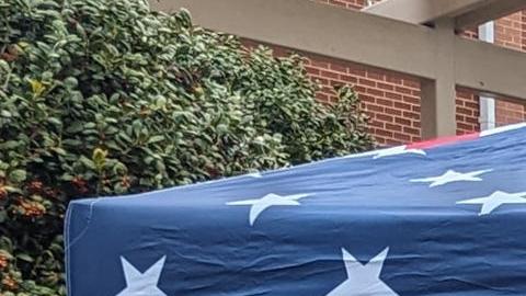 "Votaría a Biden aunque él estuviese en coma", dijo convencida Perry, quien confía en su victoria.