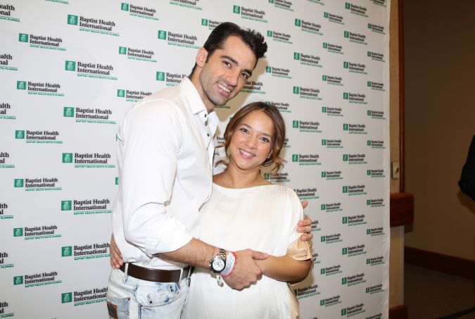Toni Costa y Adamari López antes del parto.
