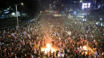 Miles de israelíes exigieron durante protesta el Tel Aviv un acuerdo de rehenes a Benjamín Netanyahu