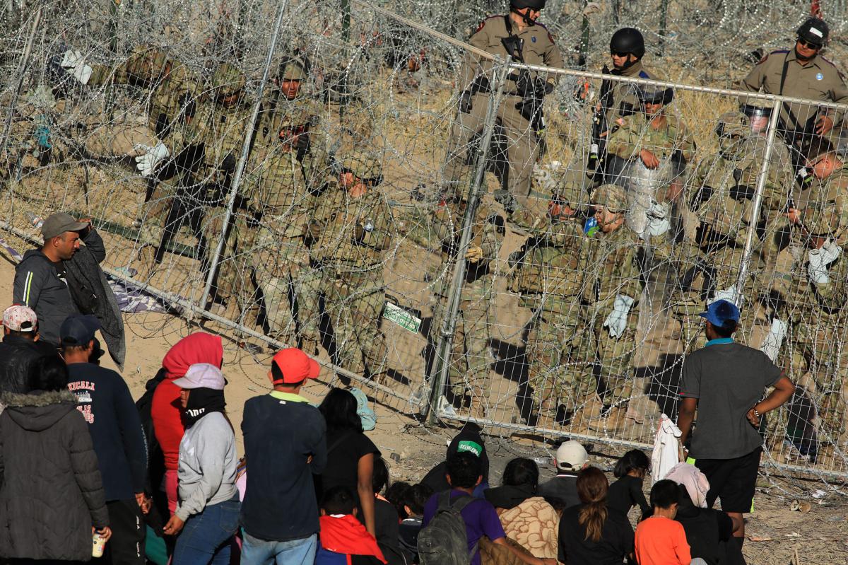 Denuncian agresiones con balas de goma de Policía de Texas a migrantes entre la frontera de México y EE.UU.