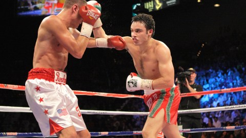 Julio Cesar Chavez Jr. en un combate frente a Troy Rowland.