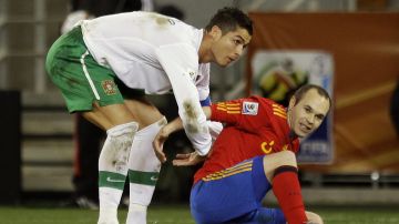 Cristiano Ronaldo (L) y Andrés Iniesta (R) hicieron historia en Portugal y España respectivamente.
