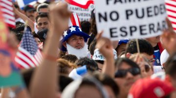 El 47% de los latinos dice que la situación migratoria en la frontera está generando más delincuencia.