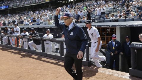 Joe Torre durante un homenaje en el Yankee Stadium en 2017.